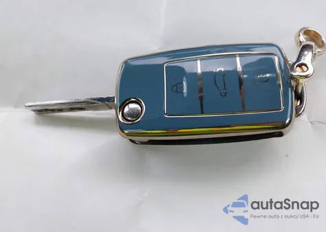 2014 Volkswagen Beetle 2.5L z USA, uszkodzony, nr VIN 3VWJP7ATXEM611639